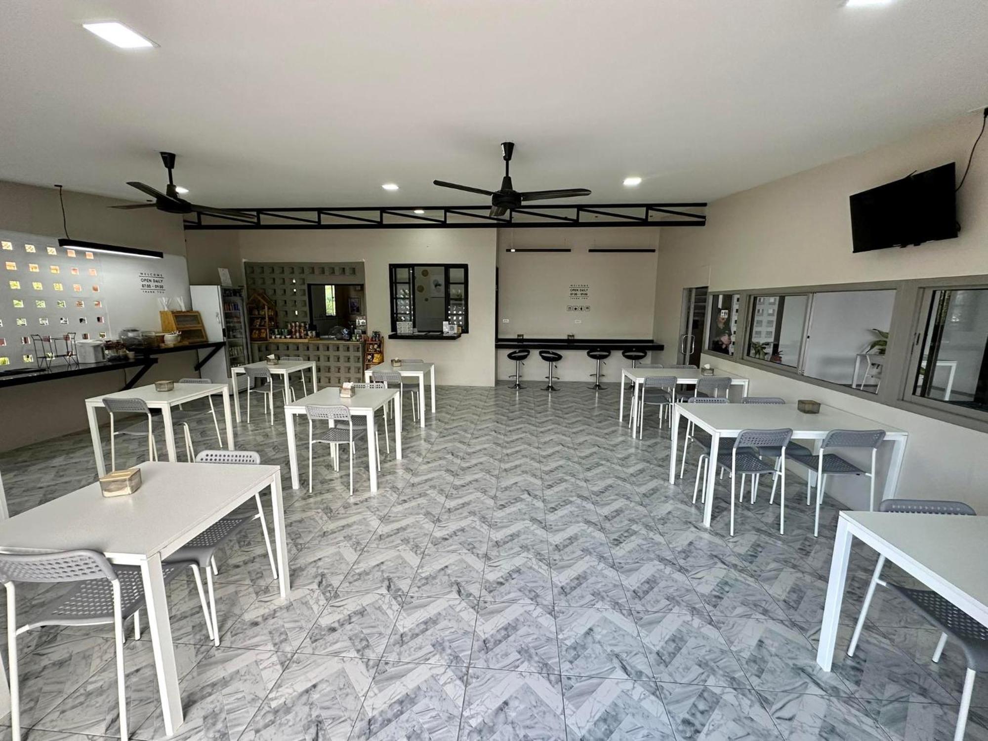 Juni House Chumphon Acomodação com café da manhã Exterior foto